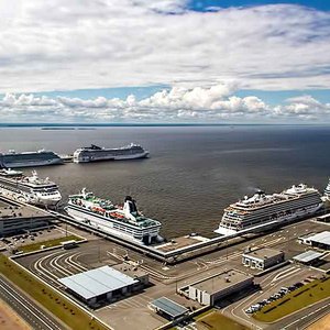 Пассажирский порт «Санкт-Петербург» начнёт принимать грузовики-Транспортная компания Союзхимтранс-Авто
