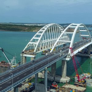 Путин открыл автодорожную часть Крымского моста-Транспортная компания Союзхимтранс-Авто